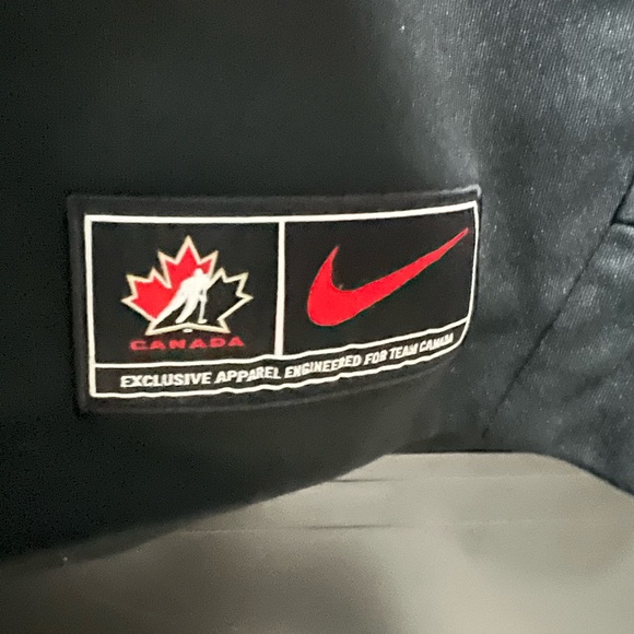 Team Canada Nike Sweater - Picture 3 of 4